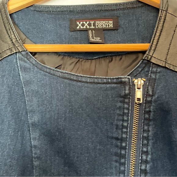 XXI Premium Denim Jacket with Black Faux Leather Sleeves/Details- Size L Juniors - Picture 7 of 8